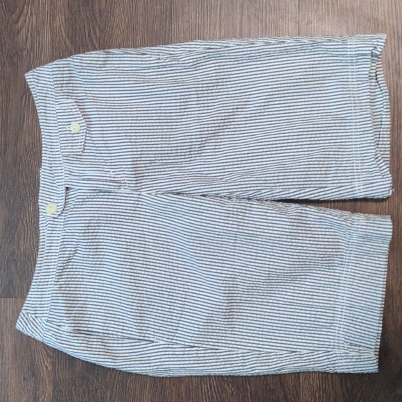 Tommy Hilfiger Womans Size 2 Striped knee Shorts(Missing button) - Picture 2 of 7
